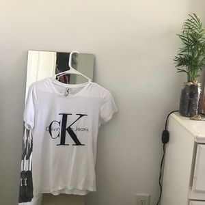 Calvin’s k logo tee